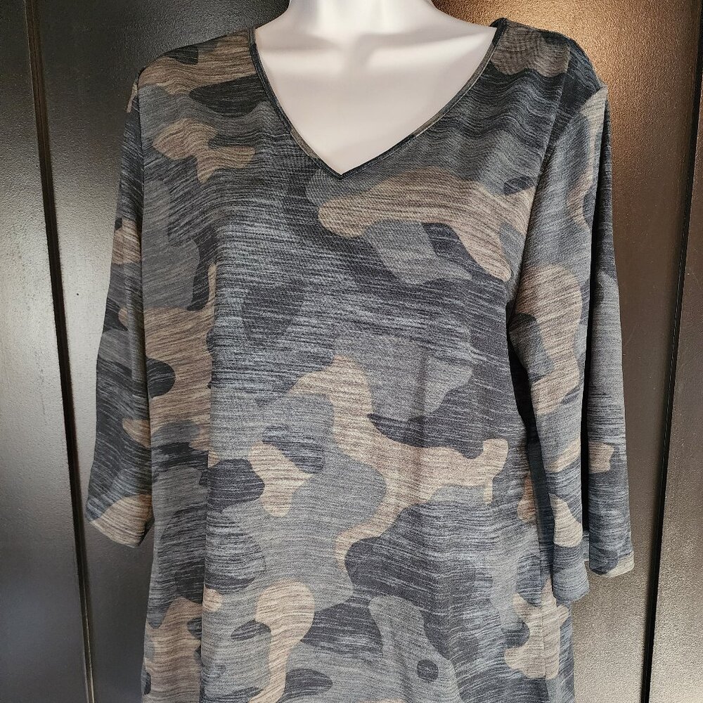 Lularoe Camo Eden Top Sz M NWT